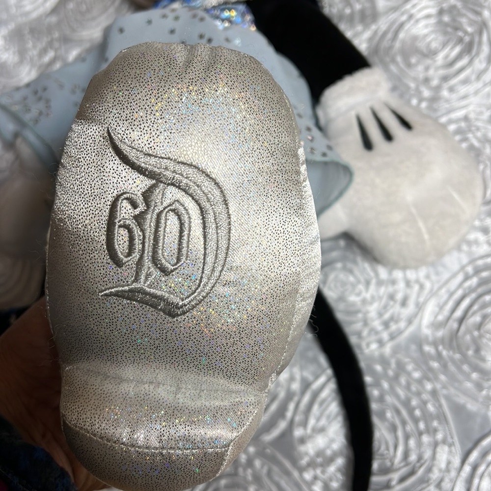 Minnie Mouse 60th diamond anniversary collection - Picture 6 of 9